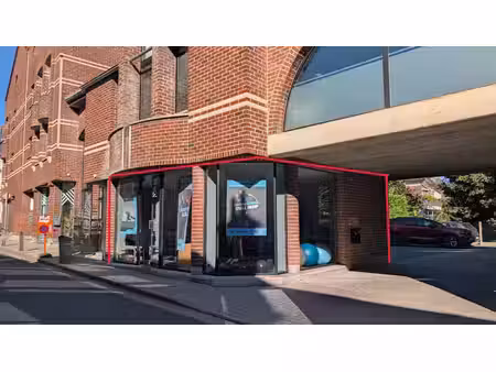 belle surface commerciale ou bureau 50m² avec parkings