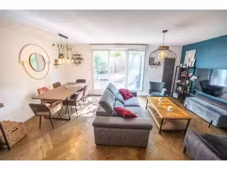grand appartement avec jardin privatif et terrasse