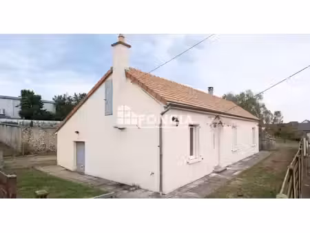 maison de plain-pied avec grand garage et terrain clos – connerré