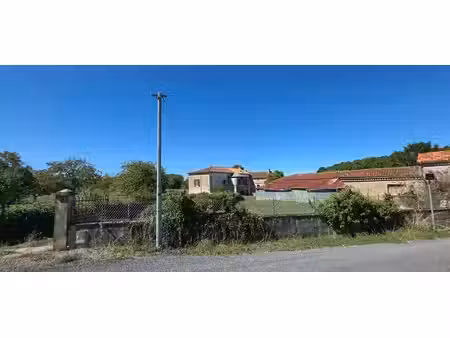 ensemble de 2 maisons à rénover  jardin 2 650m² à la rochette (16)