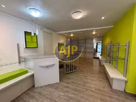 local commercial pontivy 32 m2