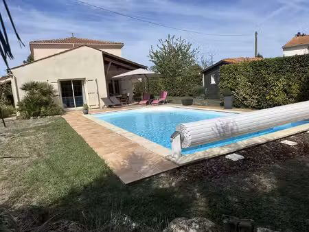exclusivité à 9km de cognac  maison de 177m2 5 chambres et p