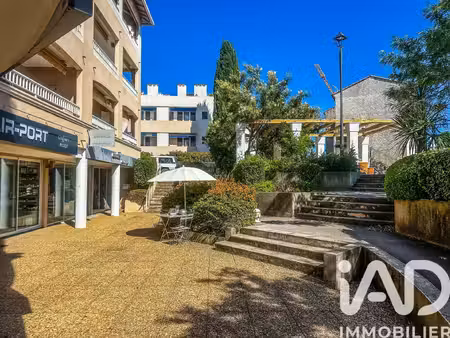 vente commerce 49 m² hyères (83400)
