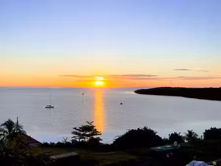 location longue durée meublé t2 petit-bourg  vue mer