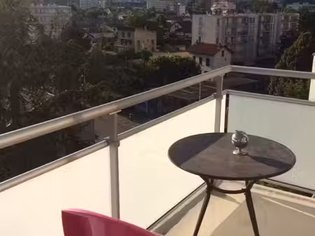 loue grand studio avec grand balcon