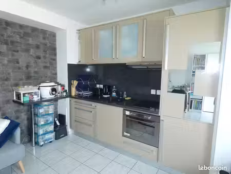 studio 1 pièce 28 m²
