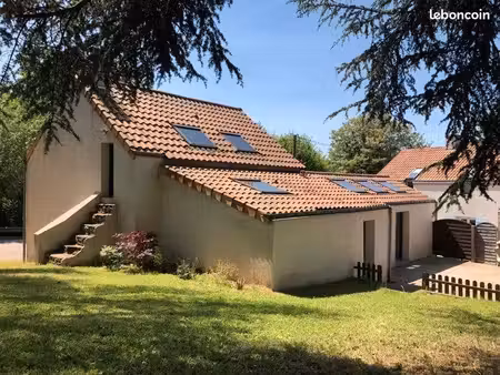 maison t4 volet bleu