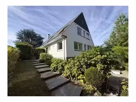 villa à louer avec garage et terrasse   waterloo (rbx02737)