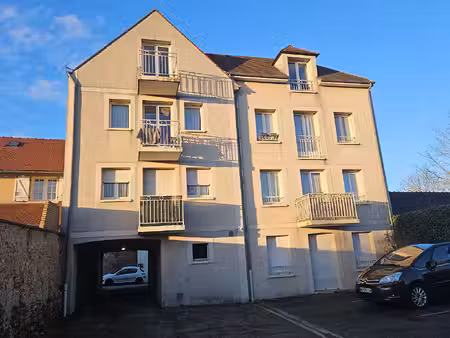 charmant appartement 2 pièces centre ville st arnoult en yvelines - a louer