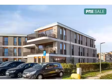 appartement récent de 3 chambres avec terrasse et place de p