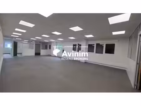 vente bureaux archamps 74160 521m² à 586m²