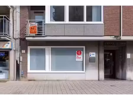 salle de pratique ou bureau (120 m²) avec sous-sol et cour