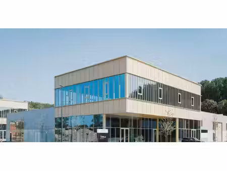 bâtiment d’entreprise à vendre à drogenbos pour € 1.130.000