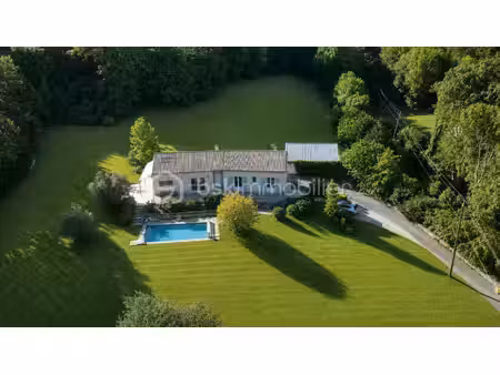 et oui elle est enfin disponible: rare – propriété de plain-pied  181 m²  piscine  2 5 hec
