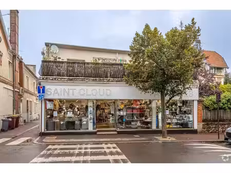 location commerce 215m²