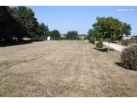 terrain viabilisé proche de ruffec