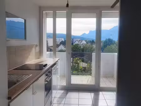à louer - t2 lumineux 52 m² - 3ᵉ et dernier étage - calme à eybens - travaux récents