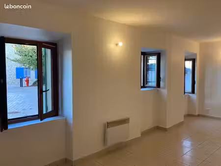 studio 30 m2 venelles le haut