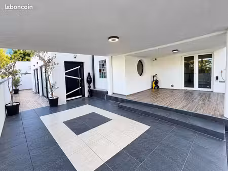 maison meublée 143m² + 45 m² buanderie toutes charges comprises