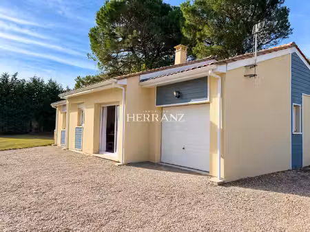 maison récente avec 3 chambres  garage et jardin -les peintu