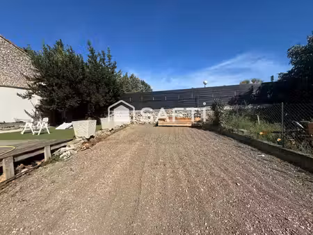 villeneuve-minervois – terrain constructible de 445 m² avec garage de 80 m²