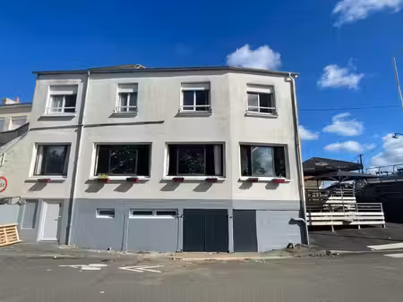 murs commerciaux de 104 m² loyer perçu 17 853 00 eur / an