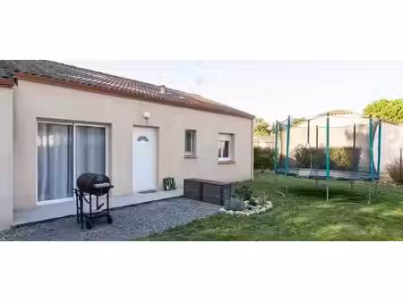 maison récente avec jardin clos