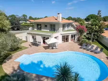 location meublée villa 5 pièces 175 m² à gujan-mestras (33470)  2 500 €