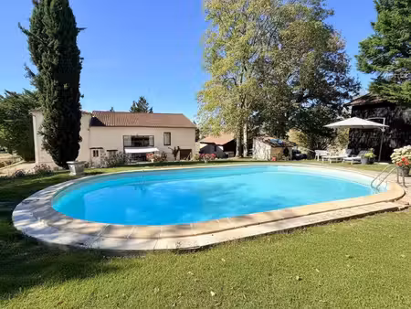 propriété 10 pièces 401m² avec appt t3 et dépendances