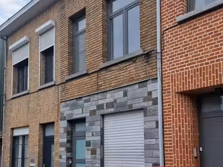 totaal gerenoveerde huurwoning met drie slaapkamers en tu...
