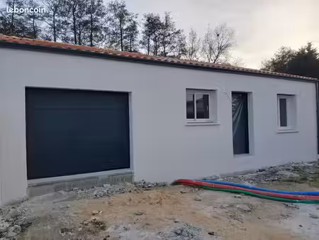 maison neuve meublée 3 chambres +garage en centre bourg sur 400m2 de terrain clos