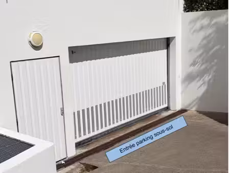 garage sécurisé en sous-sol + cellier privatif