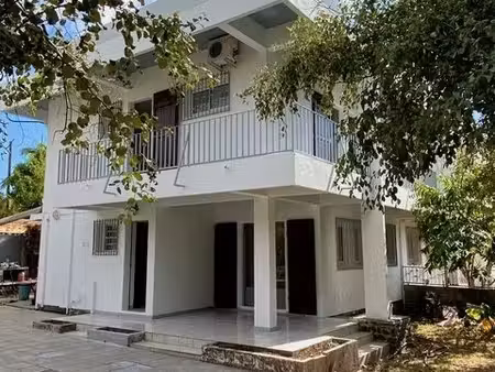 villa 4 pièces 85 m²