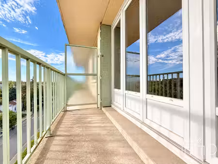 fontaines-sur-saône - dernier étage - t2 de 55m² avec balcon et cave.
