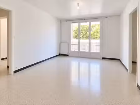 grand t4 lumineux de 77 40 m2 avec balcon  stationnement et