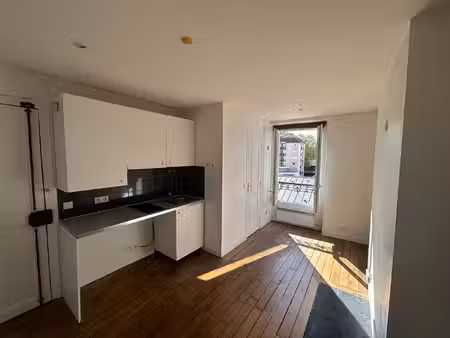 saint-mandé -studio 16 m² - av du général de gaulle.