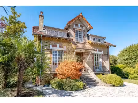 le chesnay – plateau saint-antoine | maison bourgeoise de charme avec jardin enchanteur de