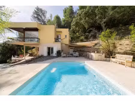 villa moderniste au coeur de la provence