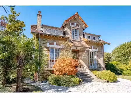 maison à vendre le chesnay 8 pièce(s) 212m2 1 895 000€