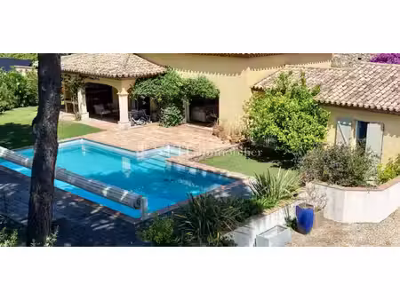 villa avec piscine et terrasse plan-de-la-tour (83)