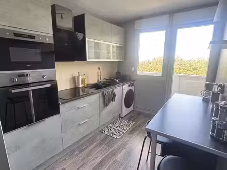 t3 meublé avec balcons  cave et parking