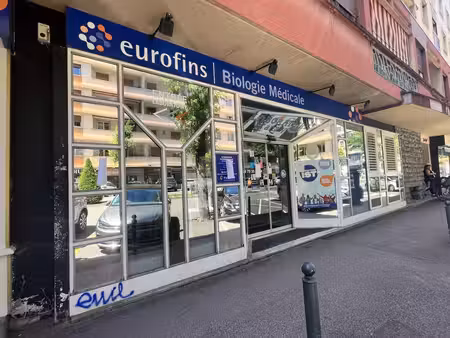 local 162 m²