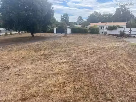 terrain constructible 736m2 - 99000