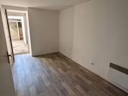 appartement t2 avec extérieur en plein centre d'aigrefeuille