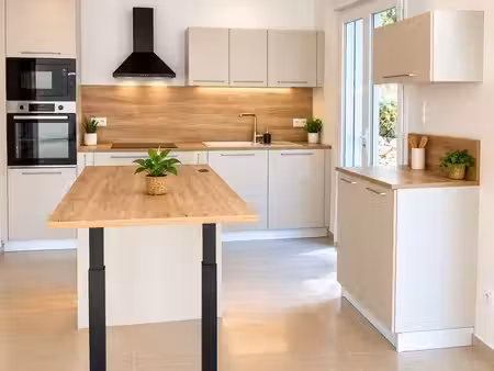 maison . 4 pièces . 120 m²