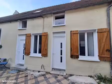 a louer : petite maison mitoyenne en centre-ville de liancourt