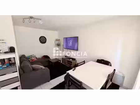 beau t2 de 41 45 m2 en rez de jardin  avec terrasse  parking en sous sol  vendu libre d oc