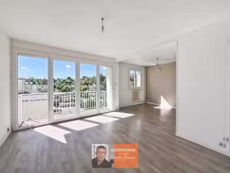 dole – appartement lumineux 69 m² – 7e étage (ascenseur)– vue panoramique