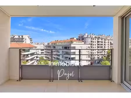 castellane 13006 - type 2 avec balcon et parking privatif
