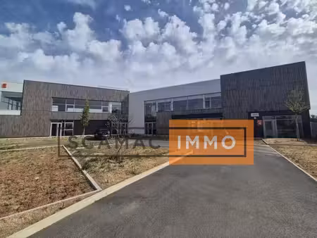 vente commerce 932m²